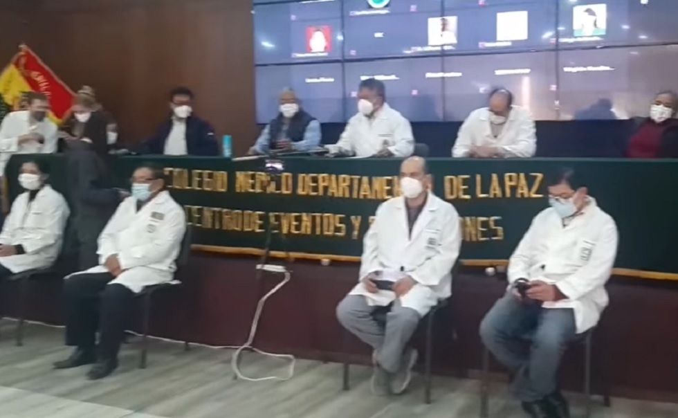 El Colegio Médico de La Paz anunció que la media se ejecuta desde hoy, sábado.