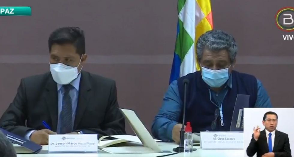 El ministro de Salud, Jeyson Auza, y el presidente del Colegio Médico de Bolivia, Cleto Cáceres.