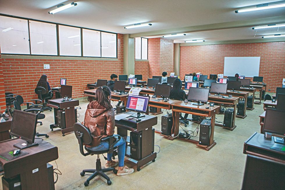 Tras rendir la prueba, los bachilleres pueden ingresar a la web admisión.usfx para saber si aprobaron.