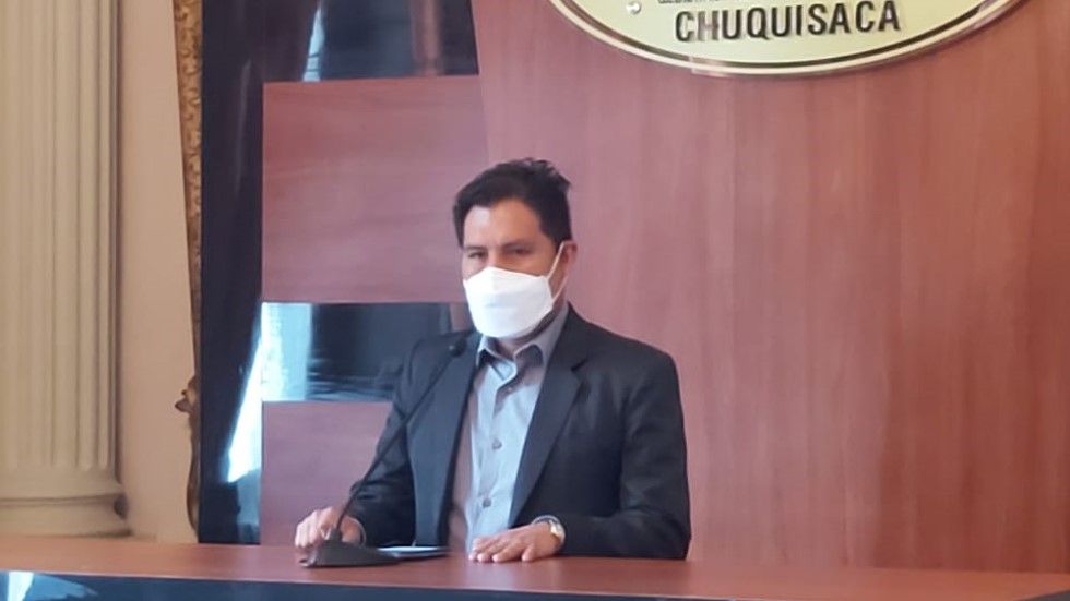El ministro de Salud, Jeyson Auza, en una conferencia en la Gobernación de Chuquisaca.