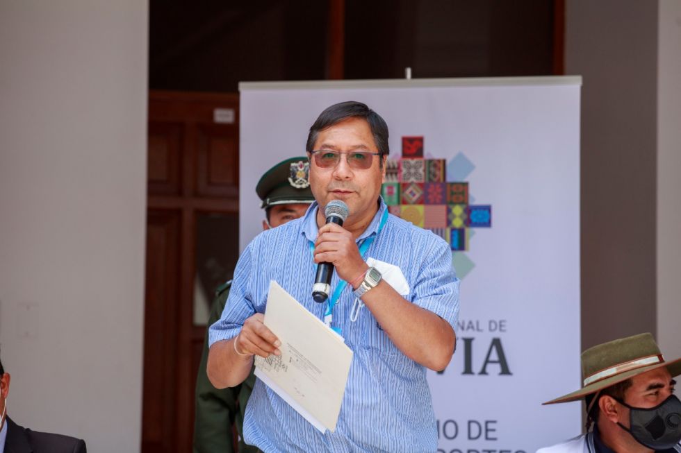 El presidente Luis Arce, en la inauguración de la vacunación masiva en Sucre.