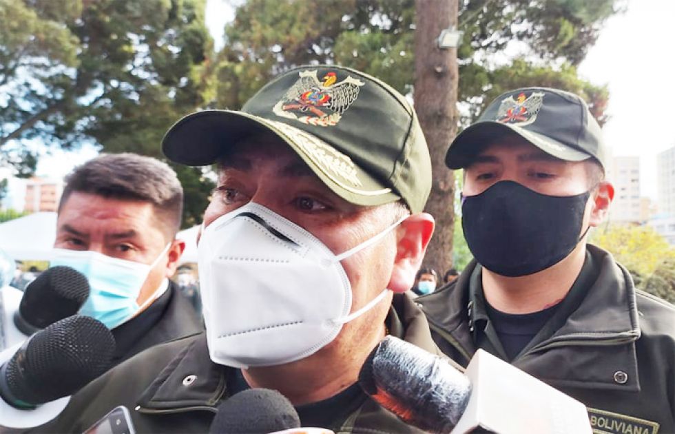 El comandante general de la Policía Boliviana, Johnny Aguilera, este domingo en un contacto con la prensa.
