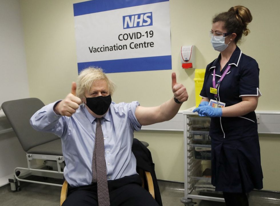 El primer ministro Boris Johnson, de 56 años, recibió el viernes una primera dosis de la vacuna AstraZeneca.