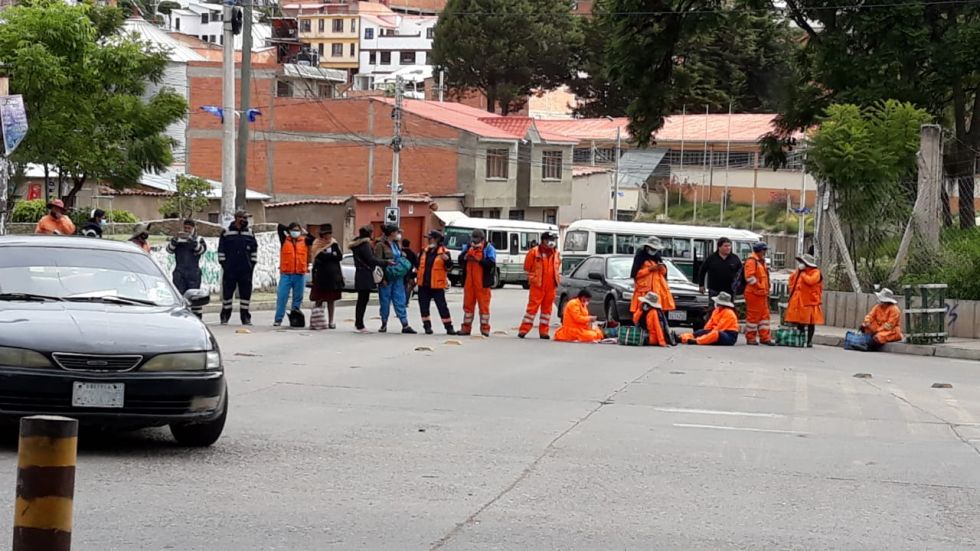 La semana pasada, los funcionarios de EMAS bloquearon algunas calles de la ciudad como forma de protesta.