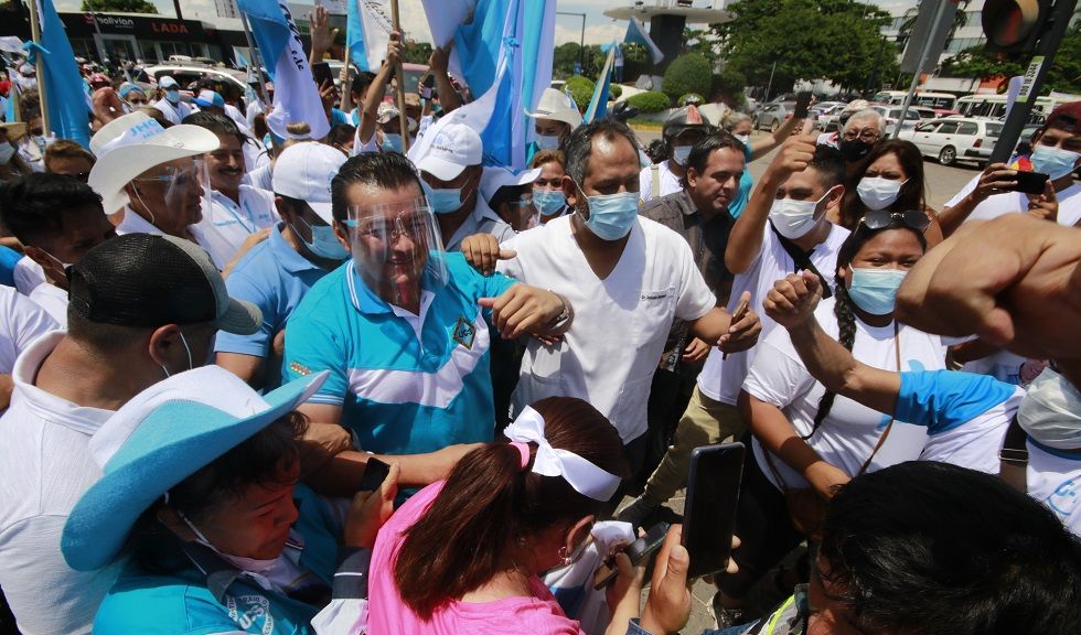 Uno de los festejos de Jhonny Fernández tras la elección del 7 de marzo.