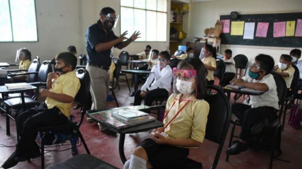 Imagen referencial. Clases en el trópico de Cochabamba, en la jornada de inauguración del año escolar 2021.