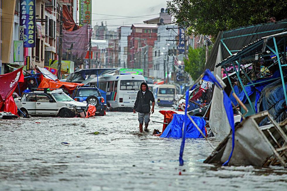 Una imagen del desastre que provocó el temporal en el Mercado Campesino.