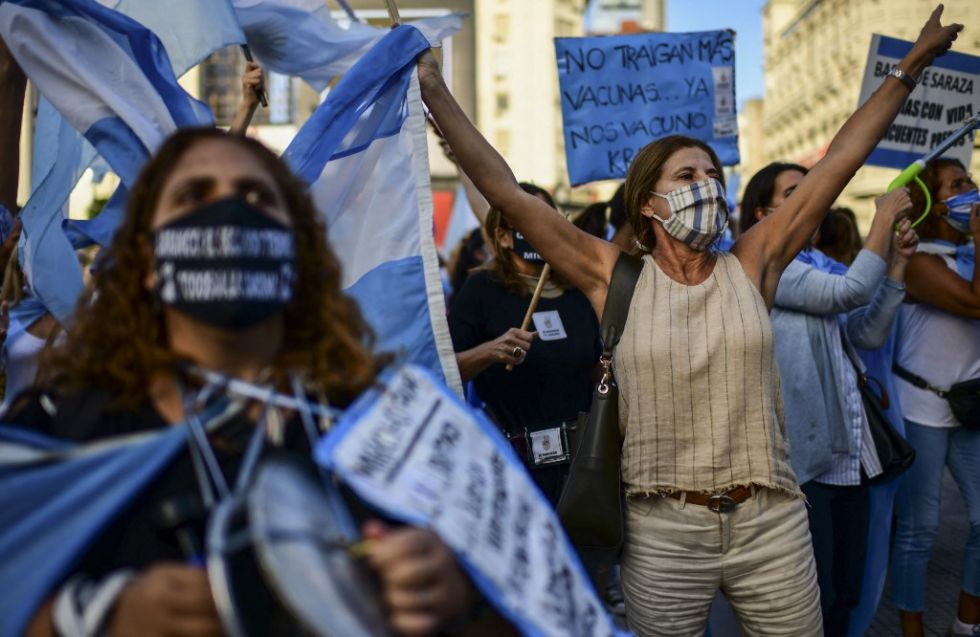 Una de las protestas en la Avenida 9 de Julio de Buenos Aires contras las restricciones del Gobierno.