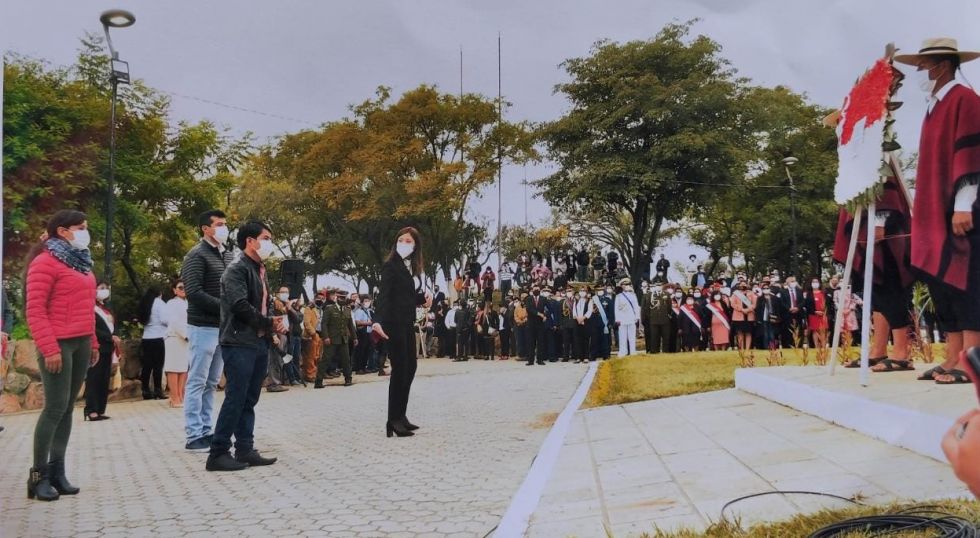 El gobernador electo de Chuquisaca, Damián Condori (c), durante los festejos por el 204 aniversario de Tarija.