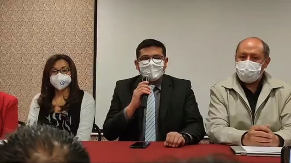 El alcalde electo de Sucre, Enrique Leaño, durante su conferencia de este lunes.