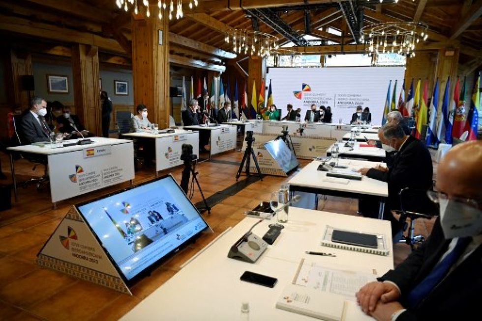 Una vista general muestra la reunión plenaria de jefes de Estado durante la XXVII Cumbre Iberoamericana en Soldeu en Andorra este miércoles.