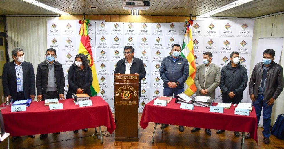 La presentación de la denuncia en el Ministerio de Desarrollo Productivo.