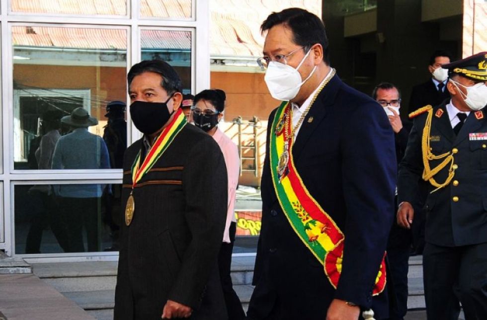 El presidente Luis Arce (d) y el vicepresidente David Choquehuanca.