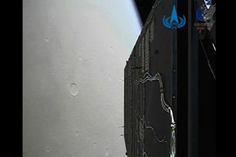Vista de Marte desde la nave espacial Tianwen-1 de China mientras gira alrededor del planeta en el espacio el 12 de febrero.