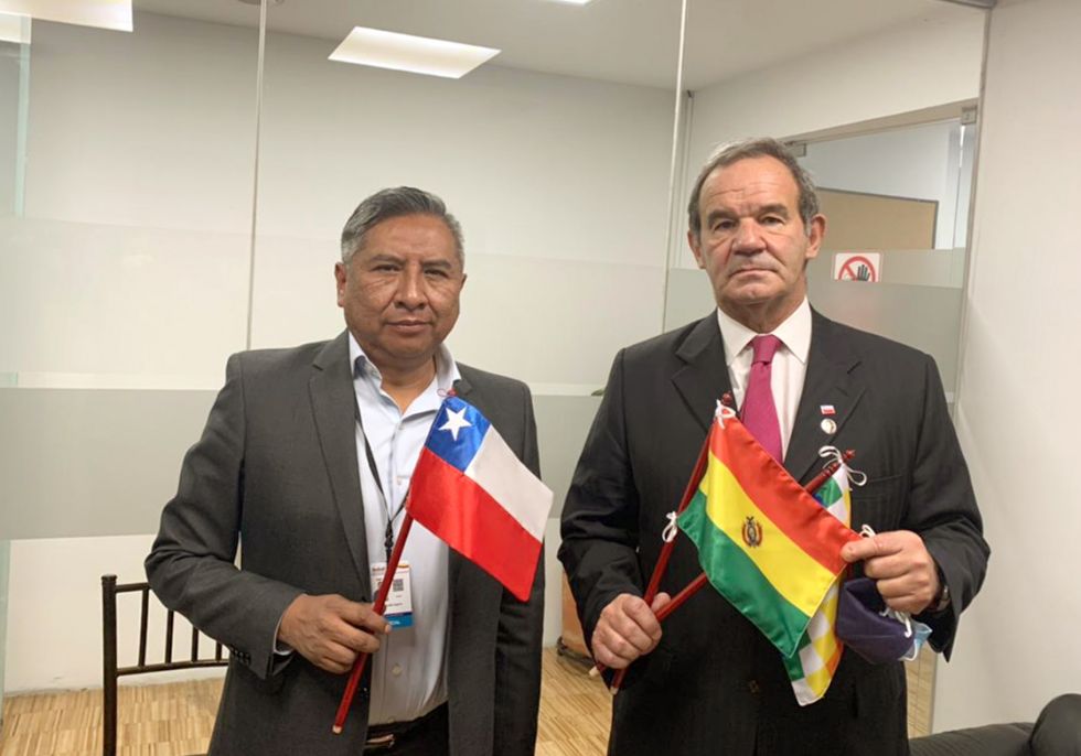 Los cancilleres de Bolivia y Chile, Rogelio Mayta y Andrés Allamand, respectivamente, en Ecuador.