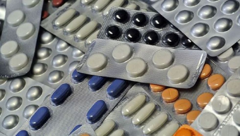 Las cadenas de farmacias reportaron la escasez de medicamentos para tratar el covid-19.