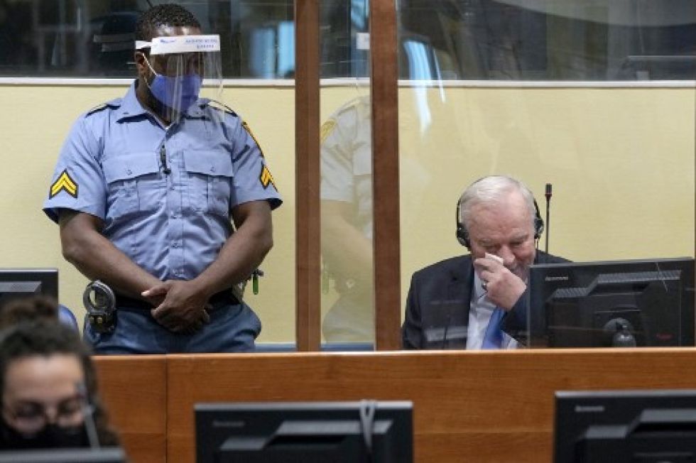 Ratko Mladic, el exgeneral serbio, asiste a una de las audiencias en el juicio realizado ante el Tribunal de La Haya, que ratificó su condena.