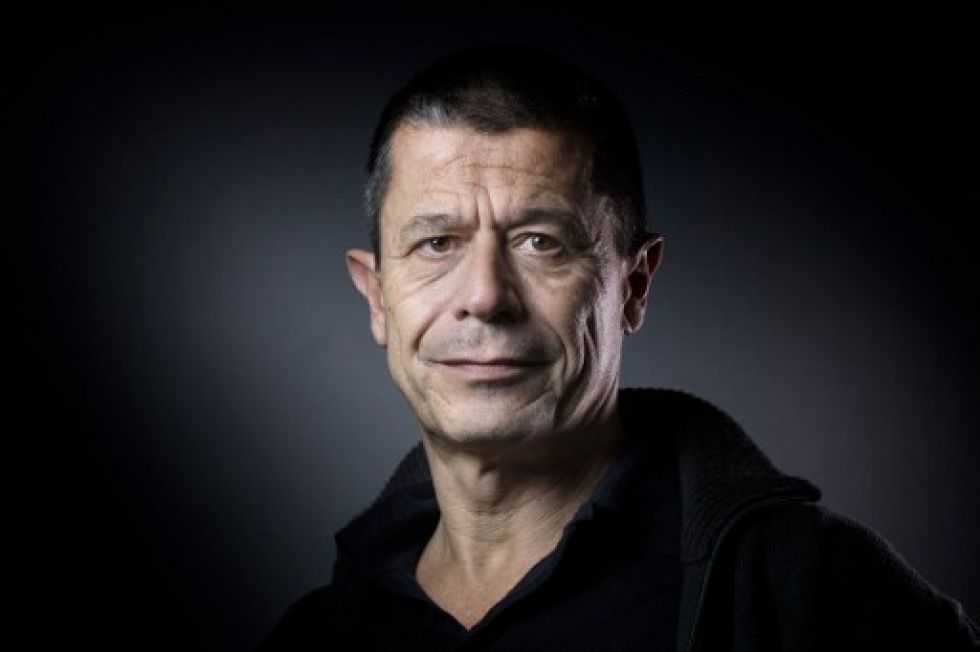 Emmanuel Carrère nació en París y publicó su primera obra en 1983. Desde entonces, su aporte al mundo literario ha sido valioso.