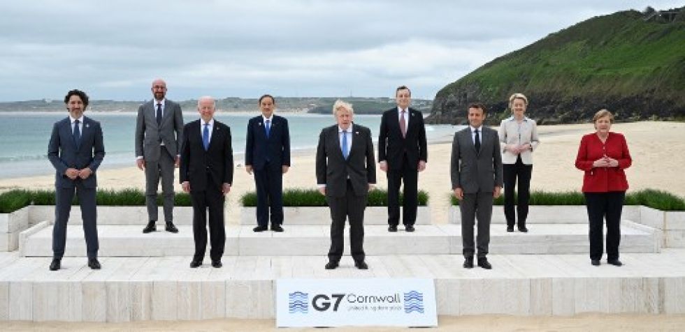 Los gobernantes de las siete economías más poderosas del mundo durante la foto de familia de la Cumbre que celebran en el Reino Unido.