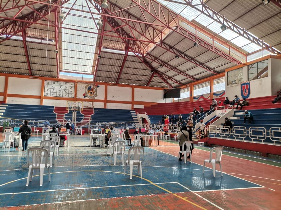 Así lució el coliseo Universitario en el primer día de vacunación a mayores de 30 años.
