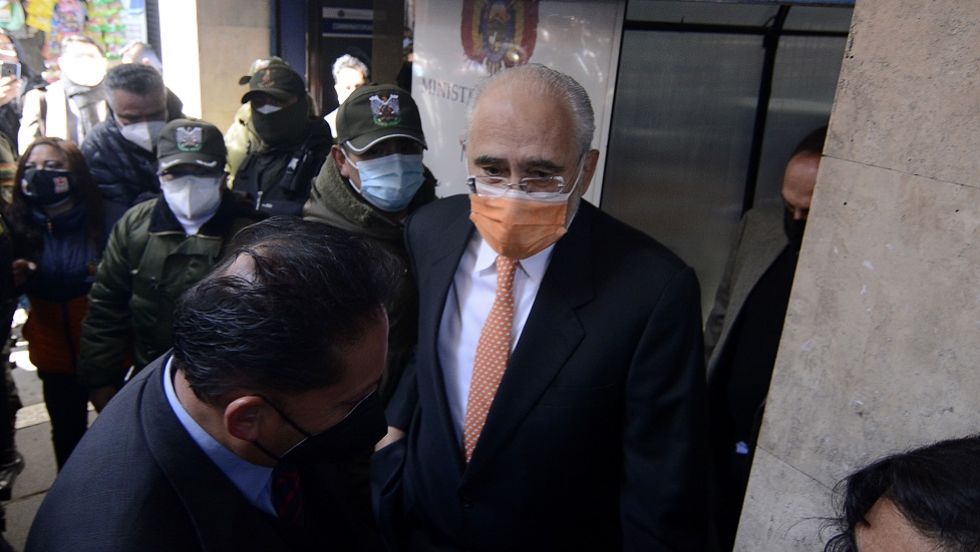 El expresidente Carlos Mesa asistió la anterior semana a la Fiscalía pero se abstuvo de declarar.