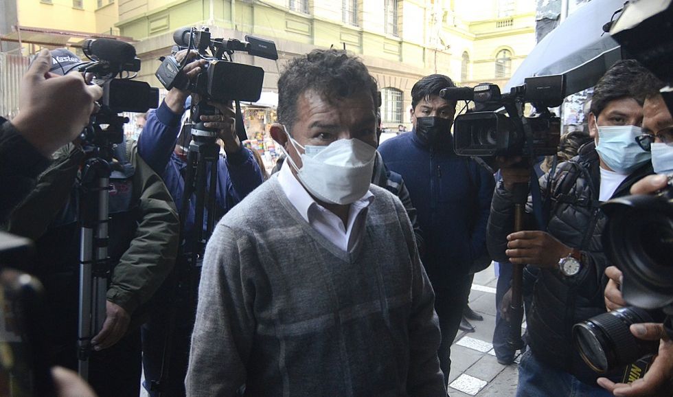 El exdiputado Víctor Borda en puertas de la Fiscalía departamental de La Paz.