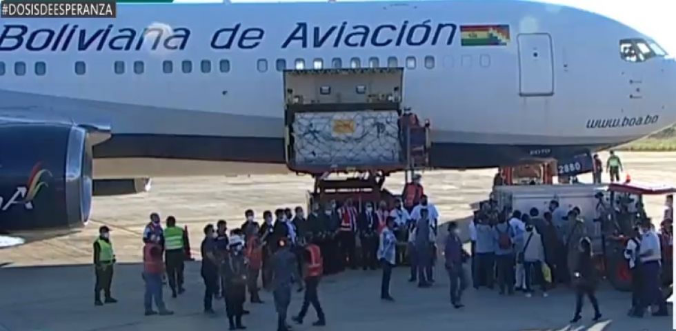 Llegada de un vuelo anterior de Boa, con un cargamento de insumos médicos desde China.