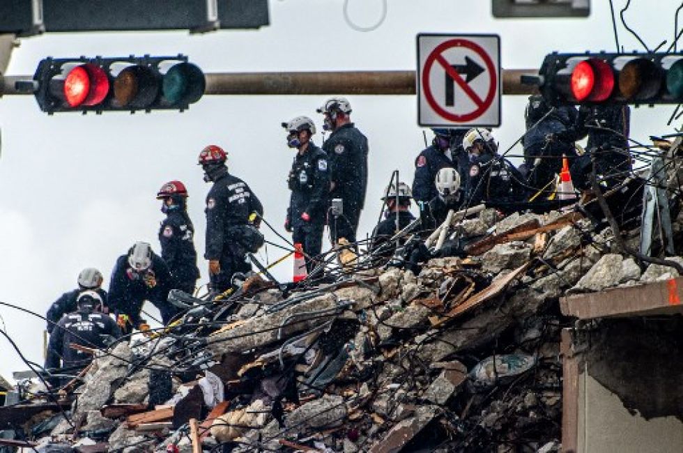 Los rescatistas pierden las esperanzas de encontrar sobrevivientes bajo las ruinas del edificio derrumbado en Miami el pasado 24 de junio.