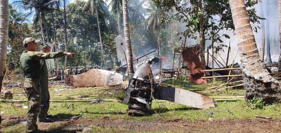 Las autoridades buscan las cajas negras del avión siniestrado para establecer las causas del accidente.
