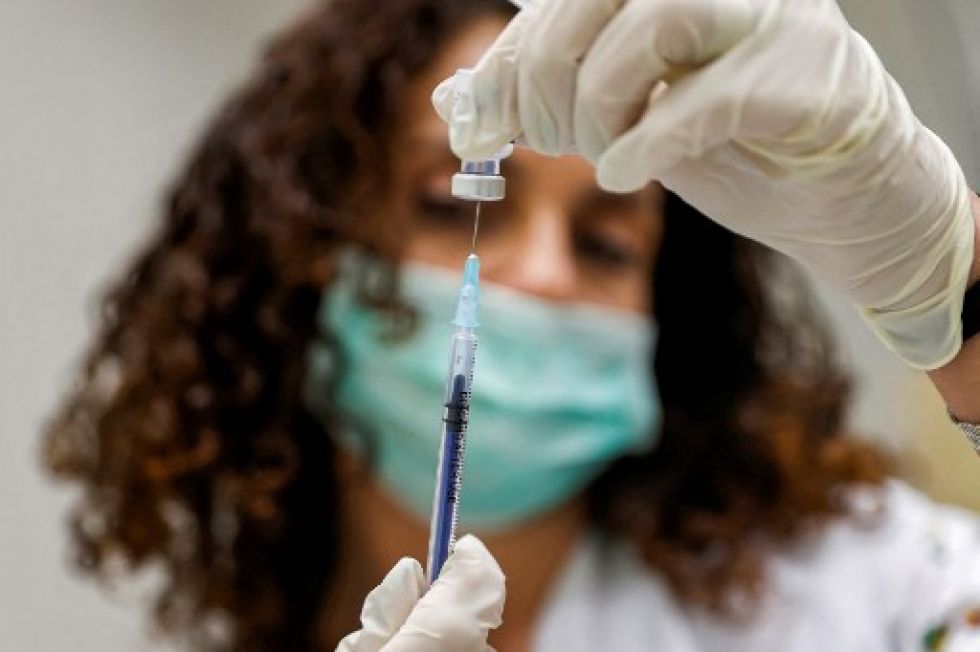 Además de la vacuna, la medicina está avanzando en la investigación de fármacos efectivos que ayuden a disminuir la letalidad del covid-19.