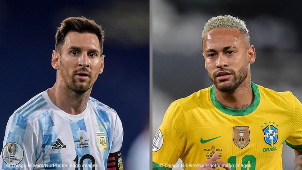 Lionel Messi (i) y Neymar se verán las caras este sábado.