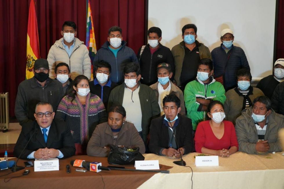 La dirigencia de unas de las partes en conflicto por el control de Adepcoca, este míercoles, en una conferencia de prensa.