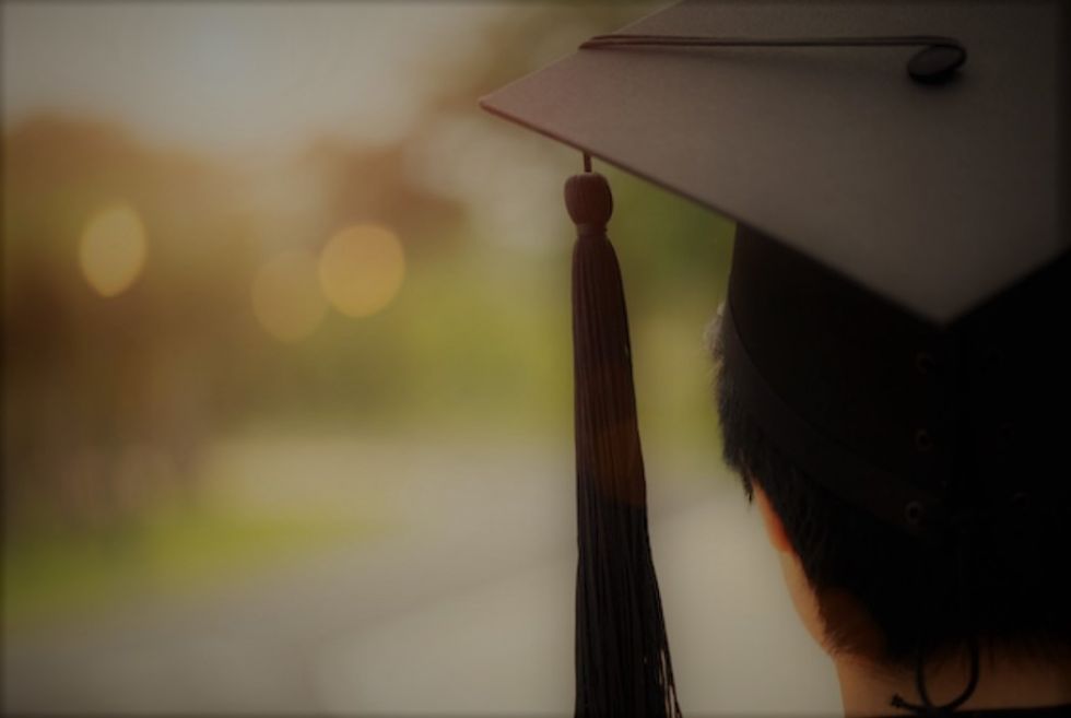 Imagen referencial de un bachiller. Un grupo de bolivianos se contagió de covid-19 en México.