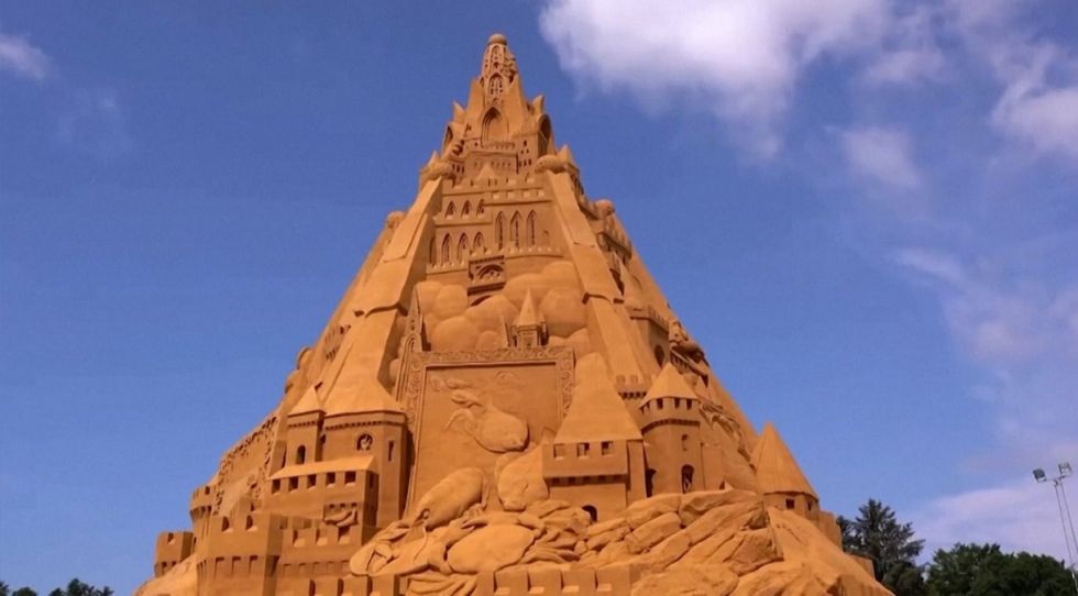 Los castillos de arena se construyen en varios países con costa y son un desafío a la imaginación.