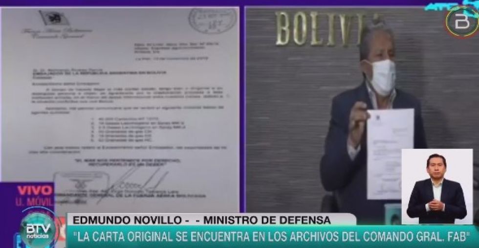 Edmundo Novillo, ministro de Defensa, durante su conferencia de prensa.