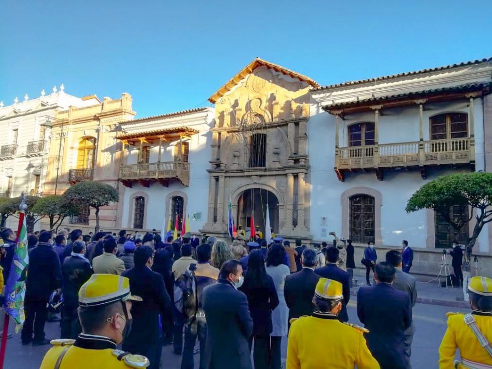 La Casa de la Libertad, donde nació Bolivia, fue lugar de una iza de banderas a inicio de mes.