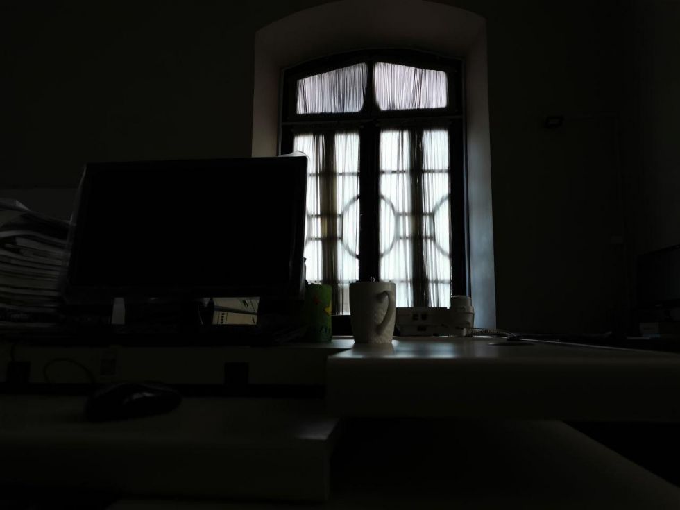 Varias oficinas del centro de la ciudad y de otras zonas se quedaron sin luz esta tarde.