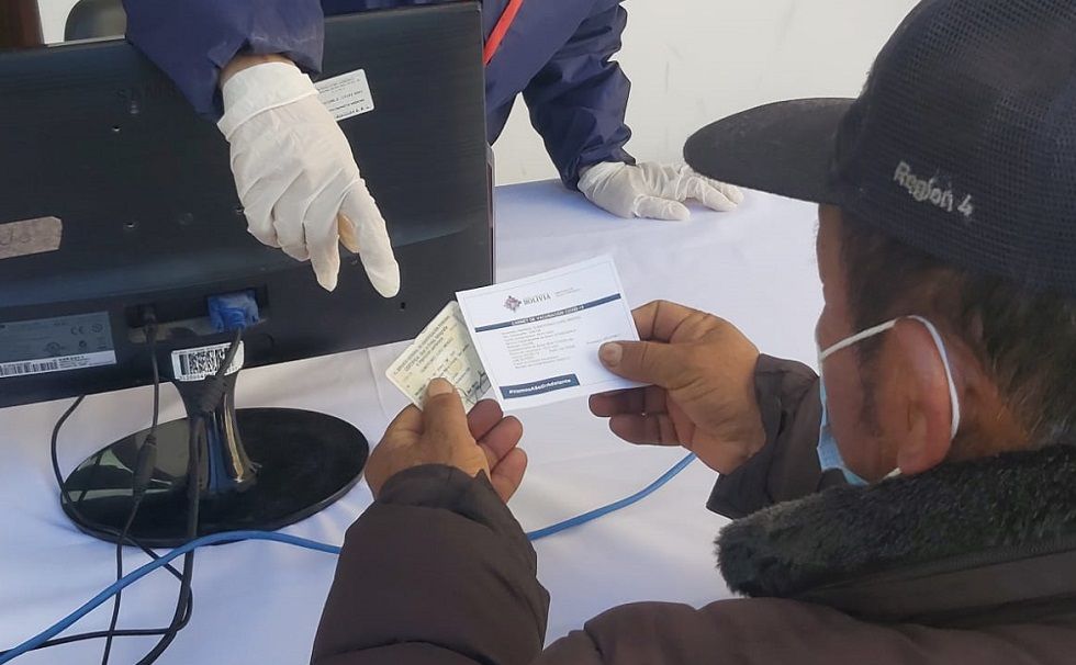 El certificado de vacunación pasará a ser un requisito para los maestros.