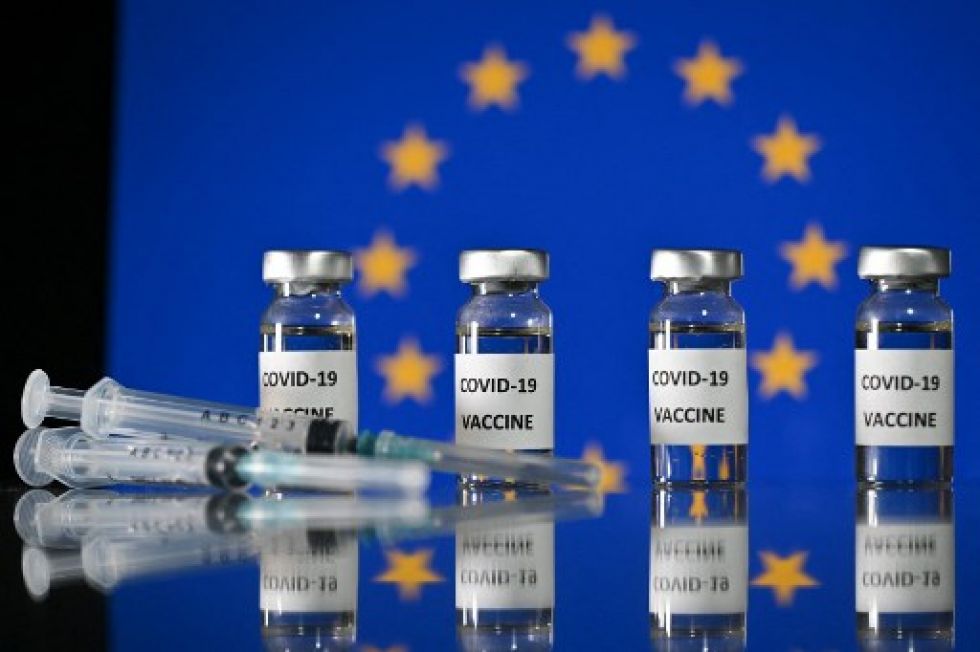 Autoridades señalan que la UE cuenta con dosis suficientes para vacuna al 70% de la población adulta.