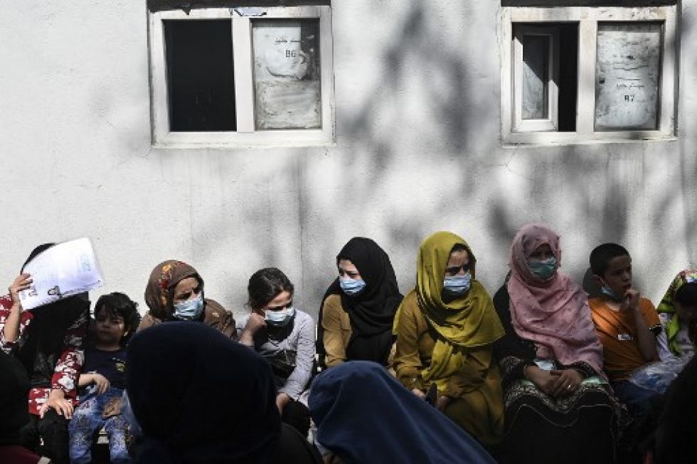 La sociedad afgana vive varias décadas de inestabilidad política y se encuentra ahora expuesta al retorno de los talibanes islámicos al poder.