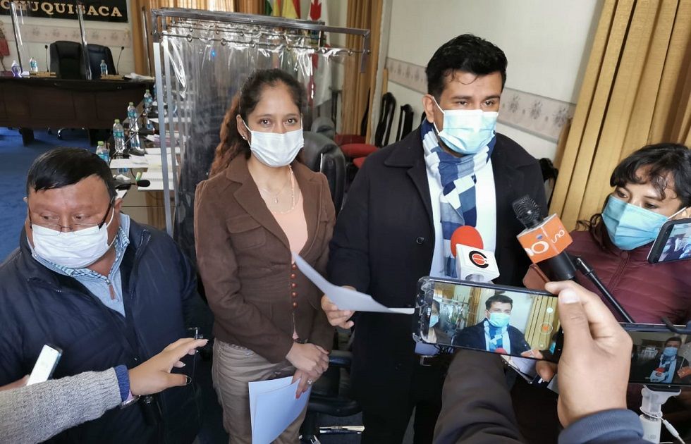 Los asambleístas de Chuquisaca Somos Todos en una conferencia de prensa.