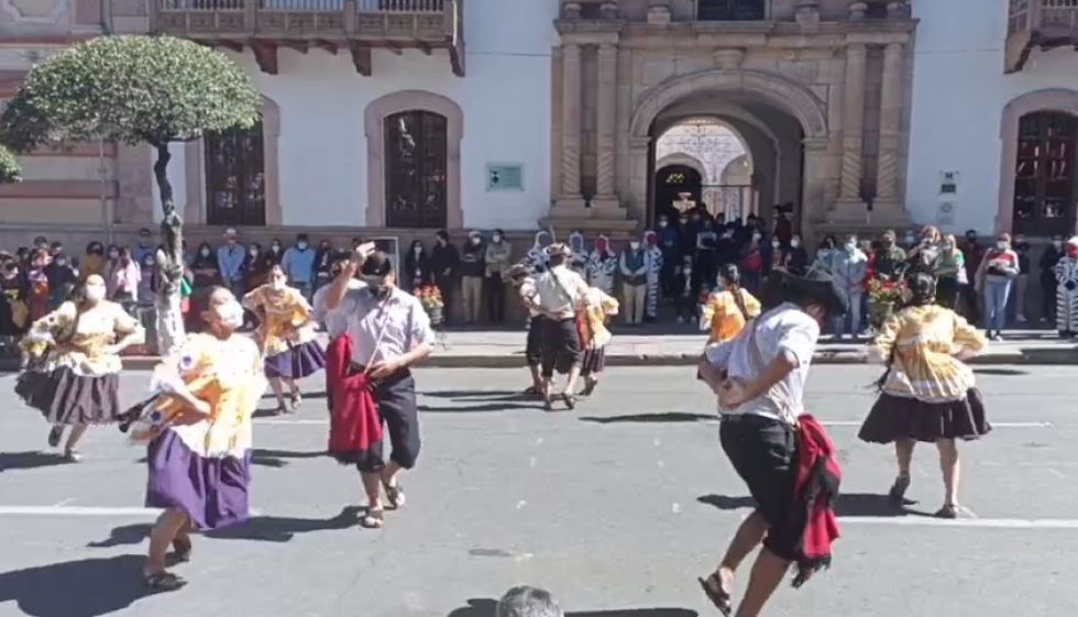 Actividades artístico culturales abrieron el telón de la peatonalización del centro de la ciudad.