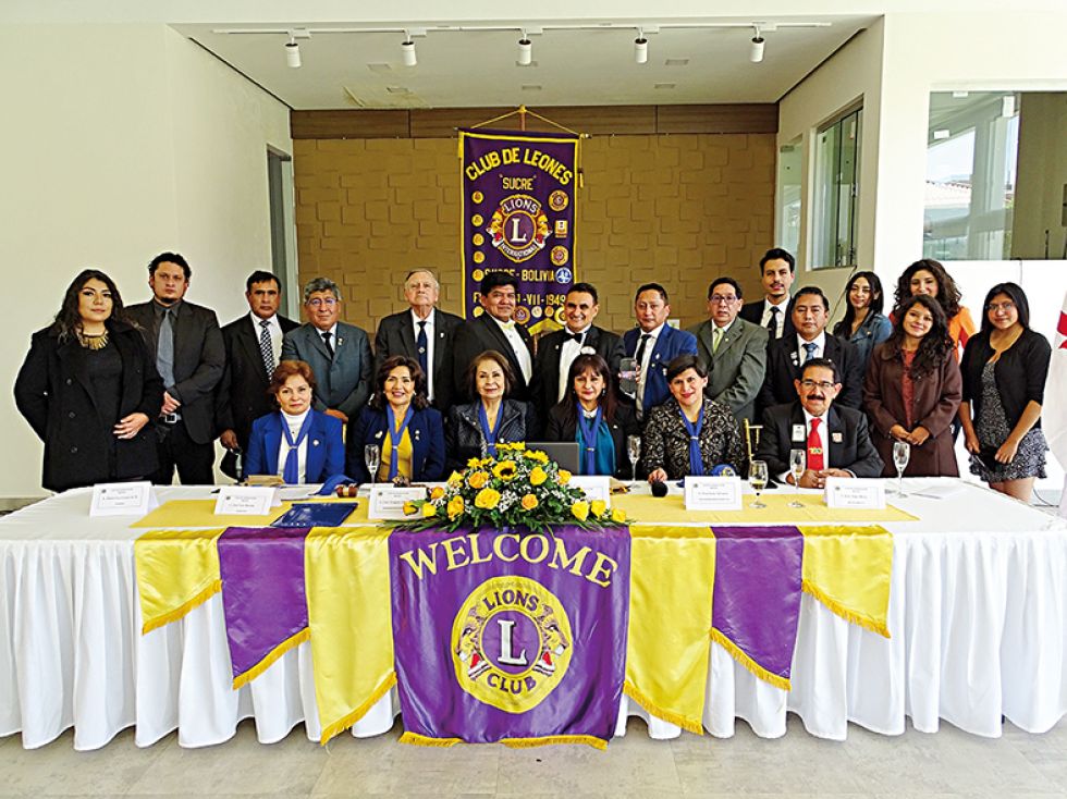 Club de Leones junto a sus invitados