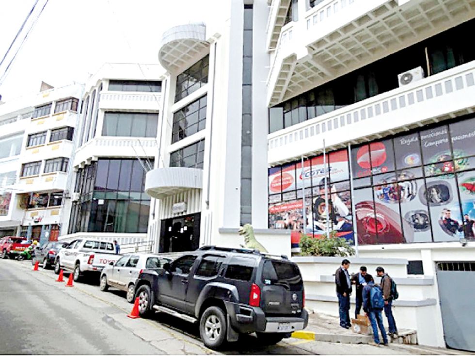 OFICINAS. La fachada del edifico central de la Cooperativa de Telecomunicaciones Sucre.