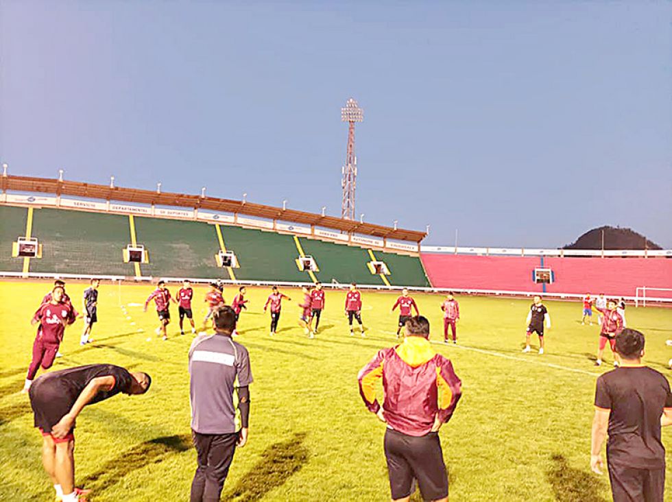 El albirrojo entrenó anoche en el estadio Patria pensando en el partido de este sábado, frente a Blooming.