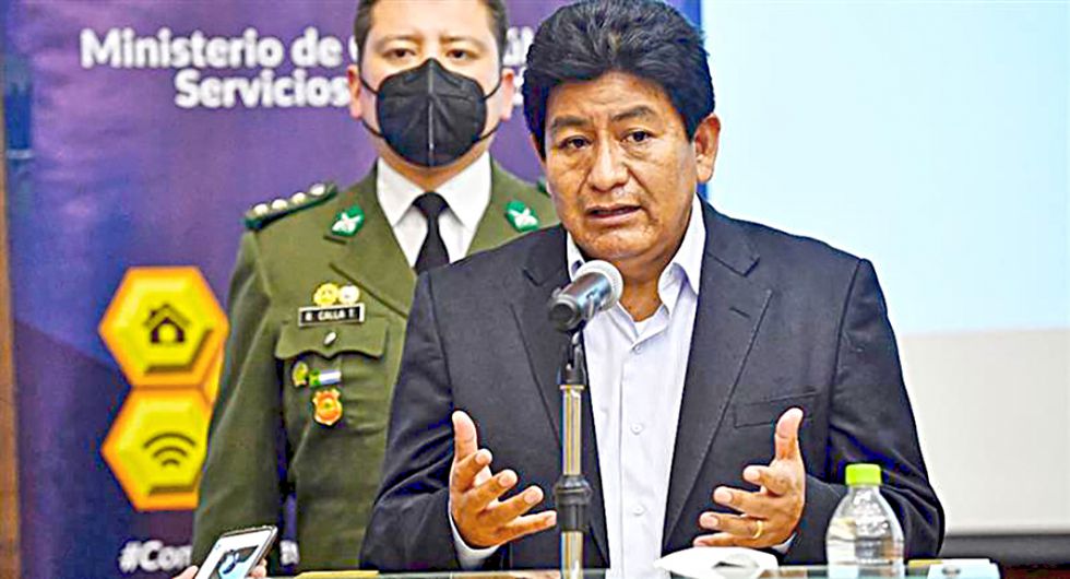 El ministro de Obras Públicas, Edgar Montaño, habla sobre las proyecciones de la empresa aérea nacional