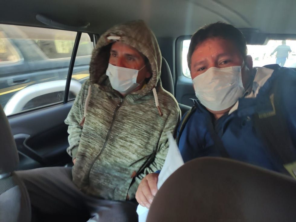 Fabio Bascopé (I) fue aprehendido en Cochabamba y ahora se encuentra en Sucre.