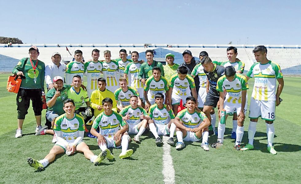 La celebración del equipo provincial después de derrotar a Flamengo e inscribir su nombre en el torneo de ascenso al fútbol profesional.