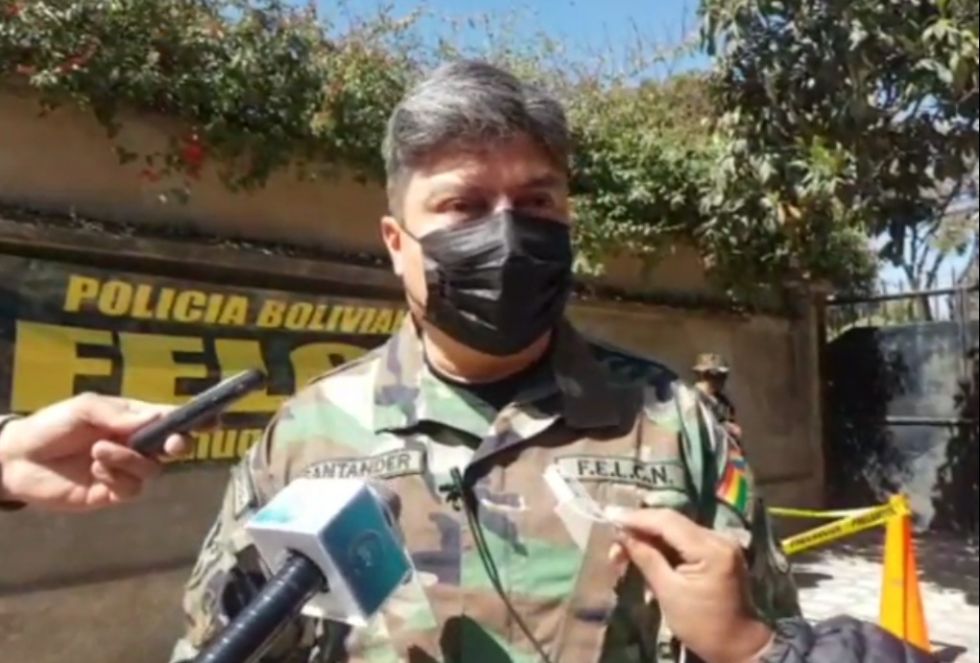 El director departamental de la Felcn, coronel Carlos Santander, este viernes, en una declaración ante la prensa.