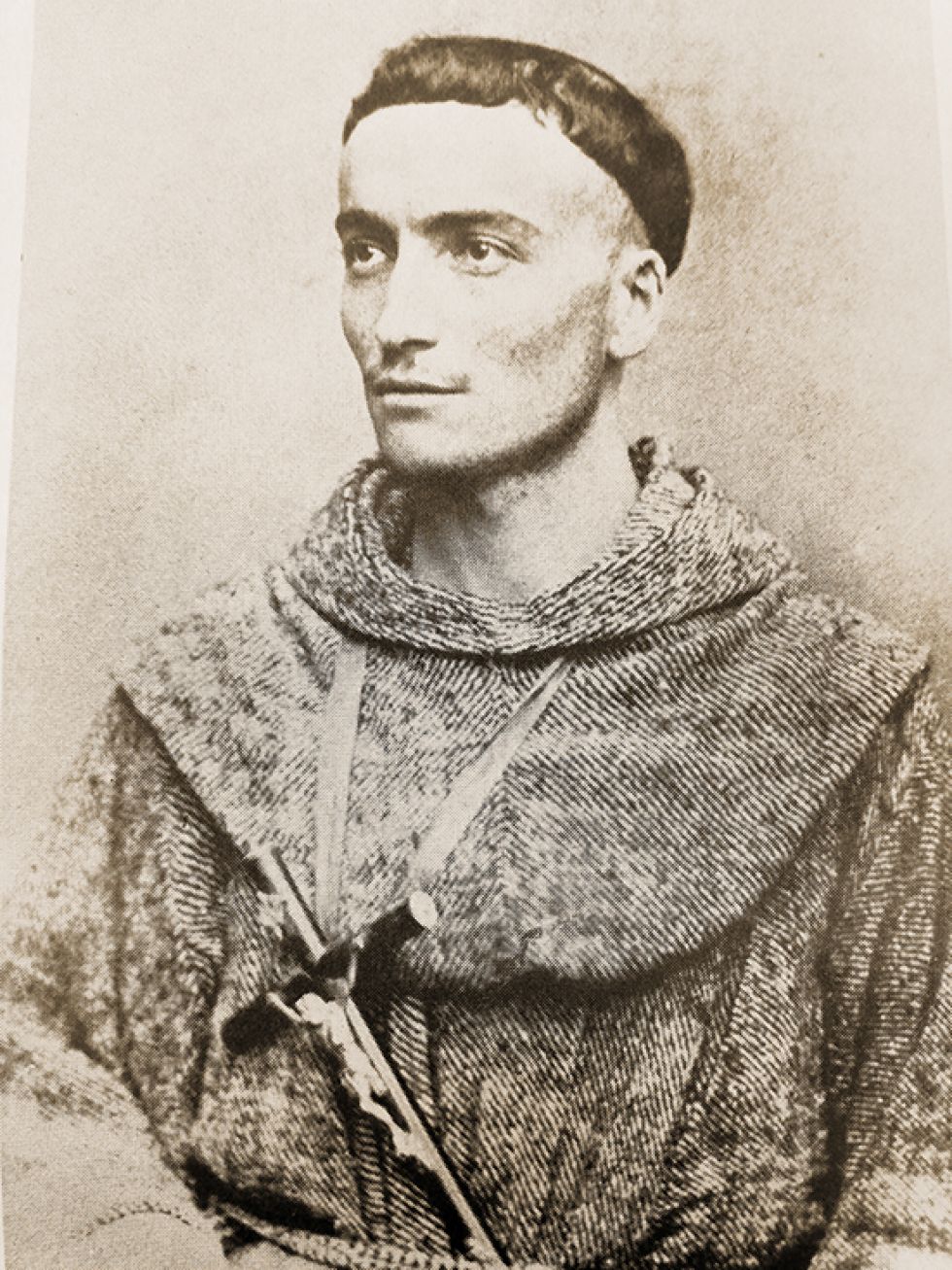 Fray José Zampa recién ordenado sacerdote a los 23 años, con el hábito de la Reforma Franciscana el año 1896.